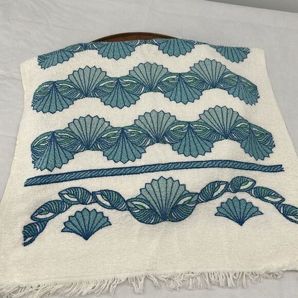 Leshner Vintage Bath Towels New Old Stock White Blue Fringe Seashells - Picture 1 of 15